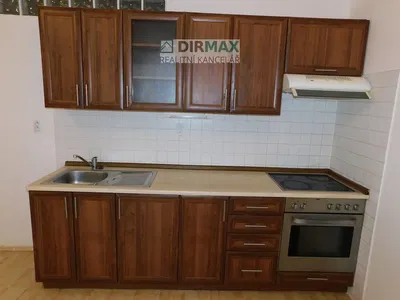 Cozinha; eletrodomésticos, chão de madeira, luz natural, estilo moderno