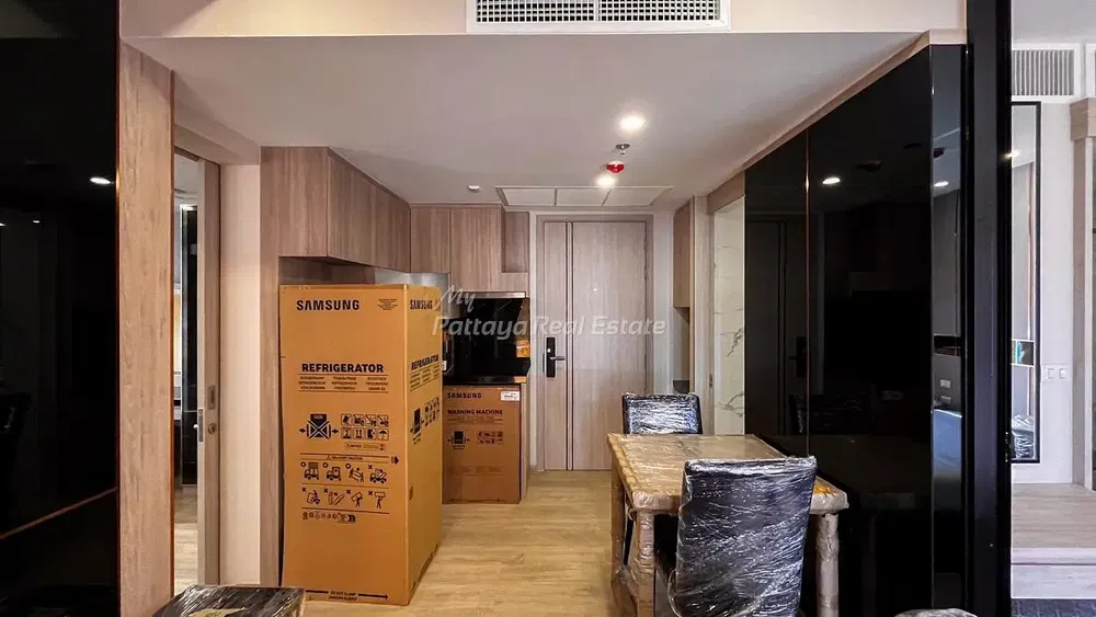 Küche; küchengeräte, holzboden, tageslicht, moderner stil