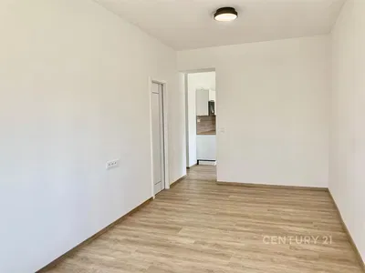 مطبخ; أجهزة المطبخ, أرضية خشبية, ضوء طبيعي, أسلوب عصري