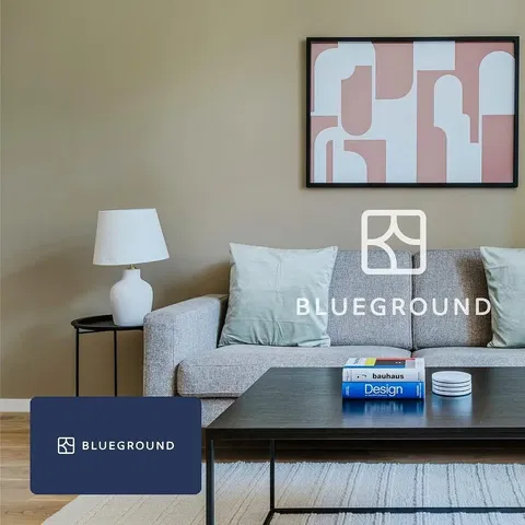 Кухня; кухненски уреди, дървен под, естествена светлина, модерен стил