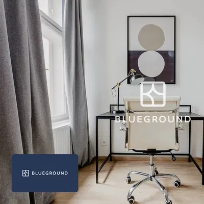 Хол; дървен под, естествена светлина, модерен стил