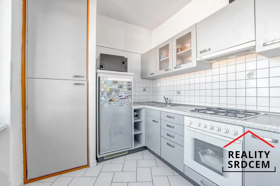 Soggiorno; pavimento in legno, luce naturale, stile moderno