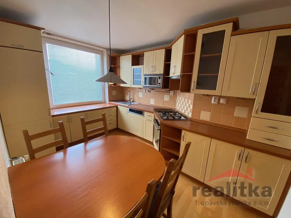 Cuisine; électroménager, parquet, lumière naturelle, style moderne