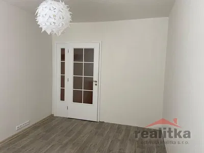 Cuisine; électroménager, parquet, lumière naturelle, style moderne