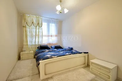 Obývací pokoj; dřevěná podlaha, přirozené světlo, moderní styl