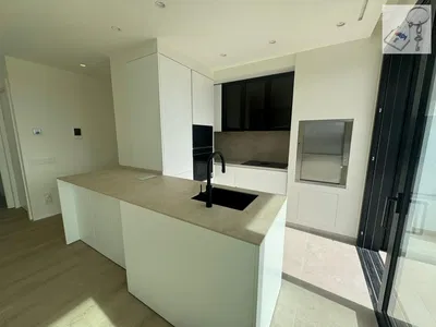 Küche; küchengeräte, holzboden, tageslicht, moderner stil