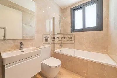 Cuisine; électroménager, parquet, lumière naturelle, style moderne