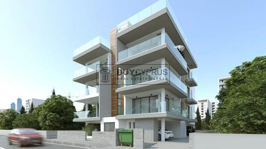 Kuchyně; kuchyňské spotřebiče, dřevěná podlaha, přirozené světlo, moderní styl