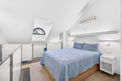 Cocina; electrodomésticos, suelo de madera, luz natural, estilo moderno