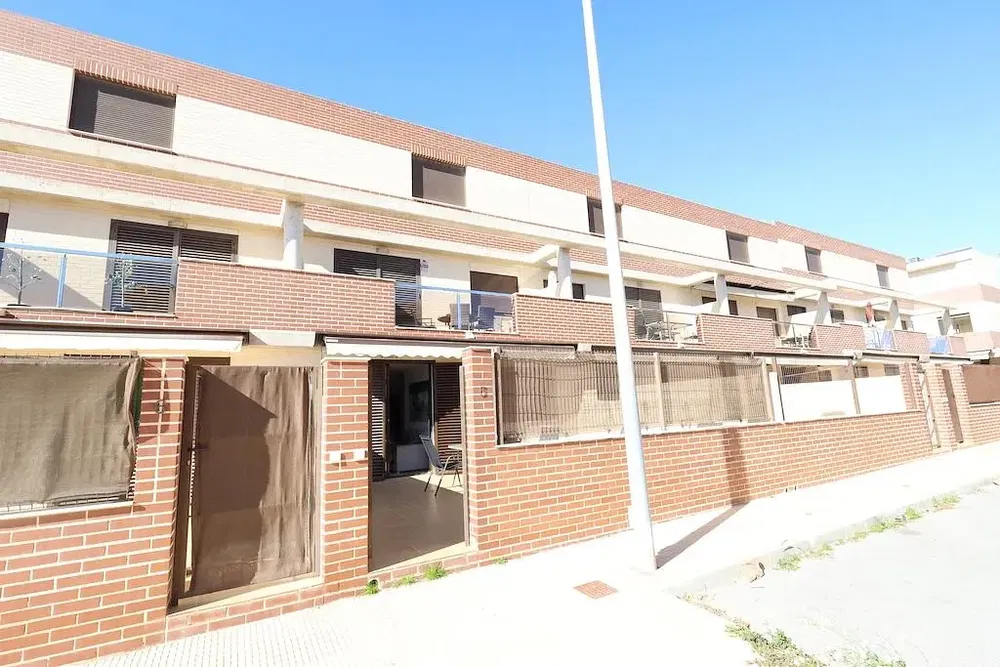 Küche; küchengeräte, holzboden, tageslicht, moderner stil