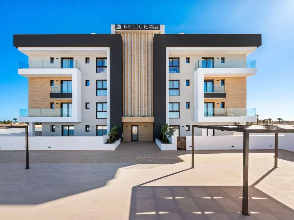 Cuisine; électroménager, parquet, lumière naturelle, style moderne