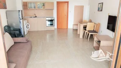 Dnevni boravak; drveni pod, prirodna svjetlost, moderan stil