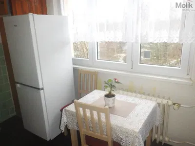 Хол; дървен под, естествена светлина, модерен стил