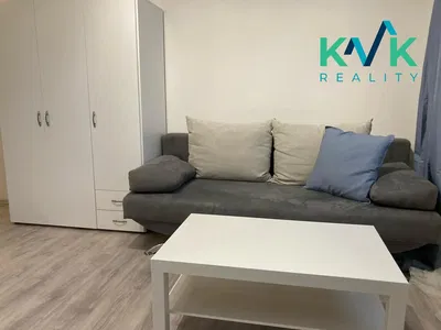 Dnevni boravak; drveni pod, prirodna svjetlost, moderan stil, visoki stropovi