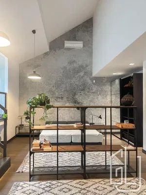 Oturma odası; ahşap zemin, doğal ışık, modern stil, yüksek tavan