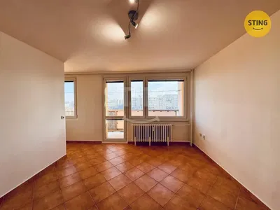 Кухня; кухненски уреди, дървен под, естествена светлина, модерен стил