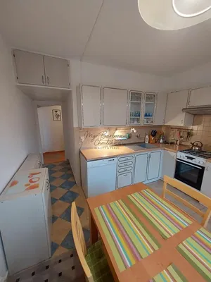 Salon; parquet, lumière naturelle, style moderne