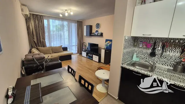 Dnevni boravak; drveni pod, prirodna svjetlost, moderan stil, visoki stropovi