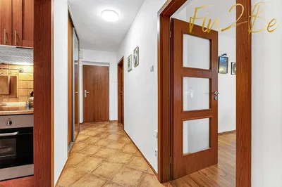 Salon; podłoga drewniana, światło dzienne, styl nowoczesny