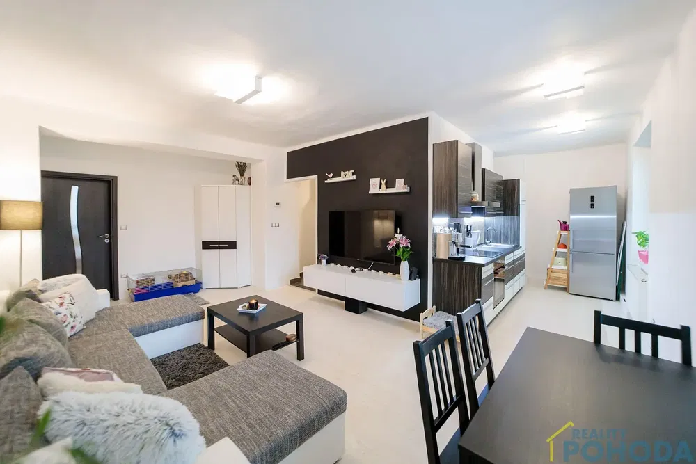 Küche; küchengeräte, holzboden, tageslicht, moderner stil