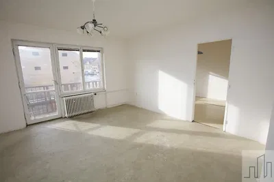 Хол; дървен под, естествена светлина, модерен стил, високи тавани