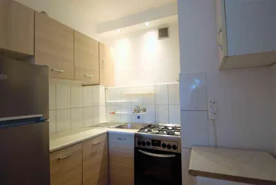 Küche; küchengeräte, holzboden, tageslicht, moderner stil