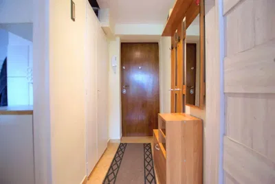 Küche; küchengeräte, holzboden, tageslicht, moderner stil