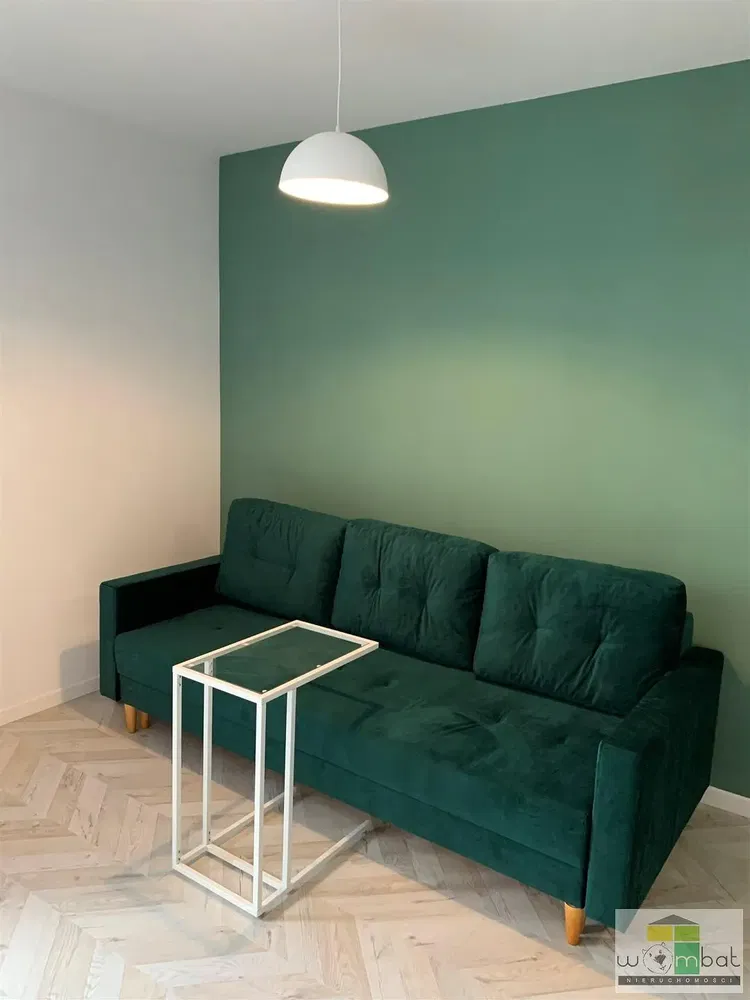 Living room; wood floor, natural light, modern style
