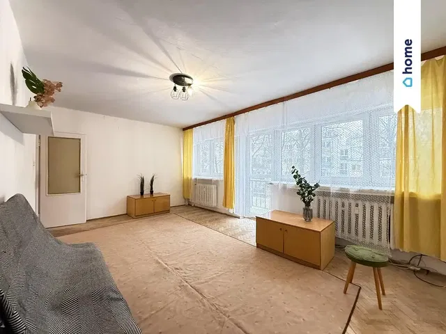 Кухиња; кухињски апарати, дрвени под, природно светло, модерни стил