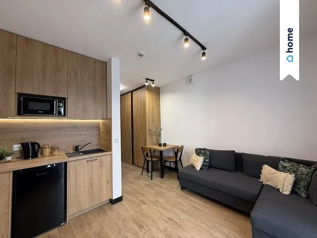 Cuisine; électroménager, parquet, lumière naturelle, style moderne