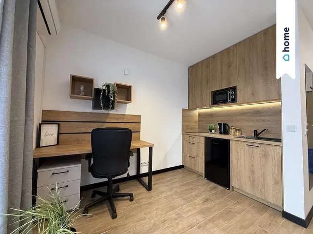 Cuisine; électroménager, parquet, lumière naturelle, style moderne