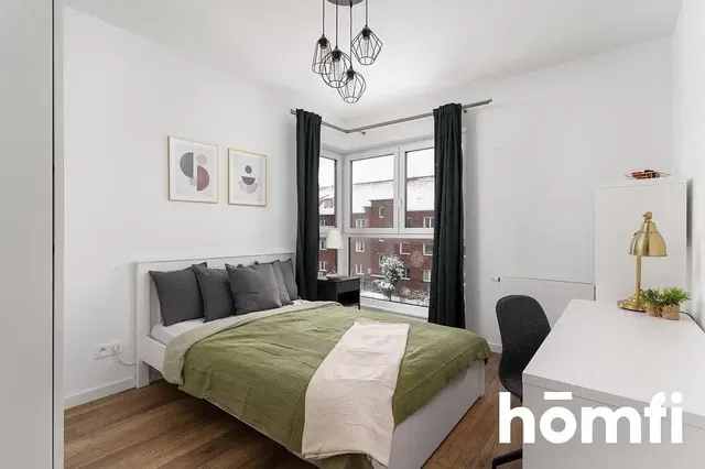 Cocina; electrodomésticos, suelo de madera, luz natural, estilo moderno