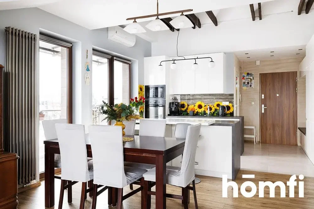 Küche; küchengeräte, holzboden, tageslicht, moderner stil