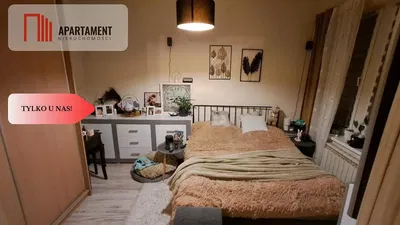 Mutfak; mutfak aletleri, ahşap zemin, doğal ışık, modern stil