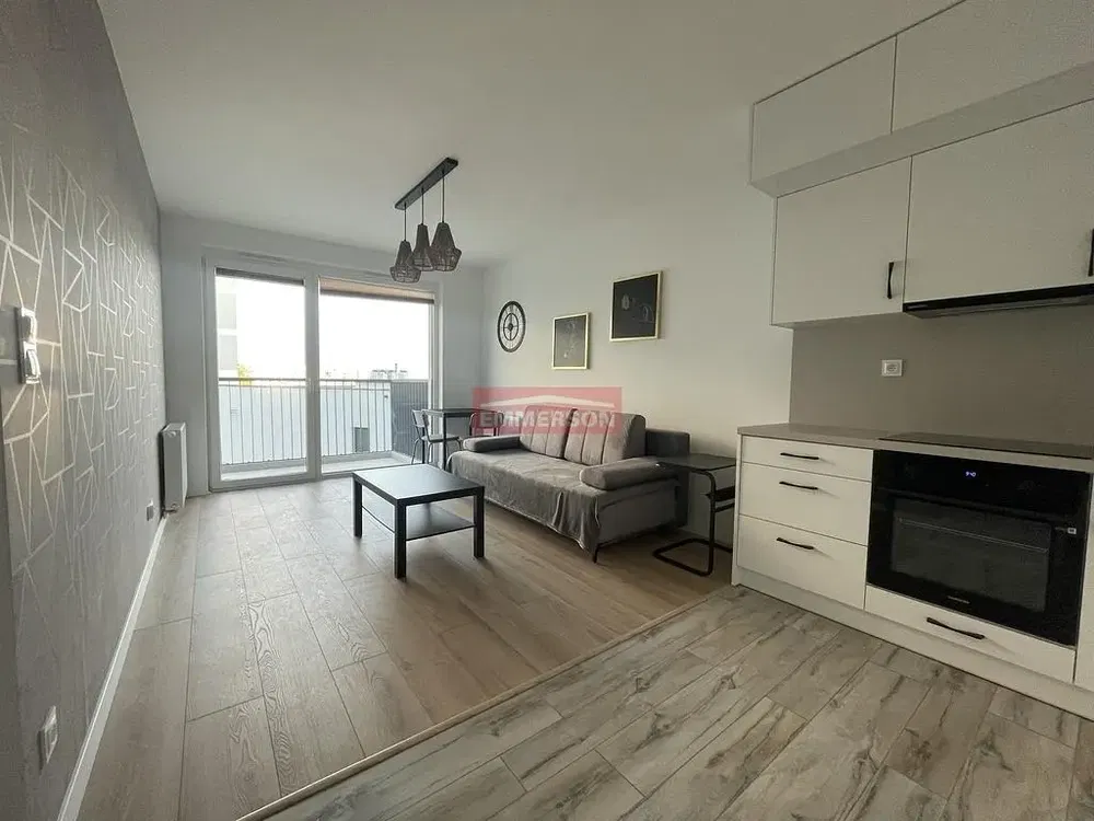 Cuisine; électroménager, parquet, lumière naturelle, style moderne