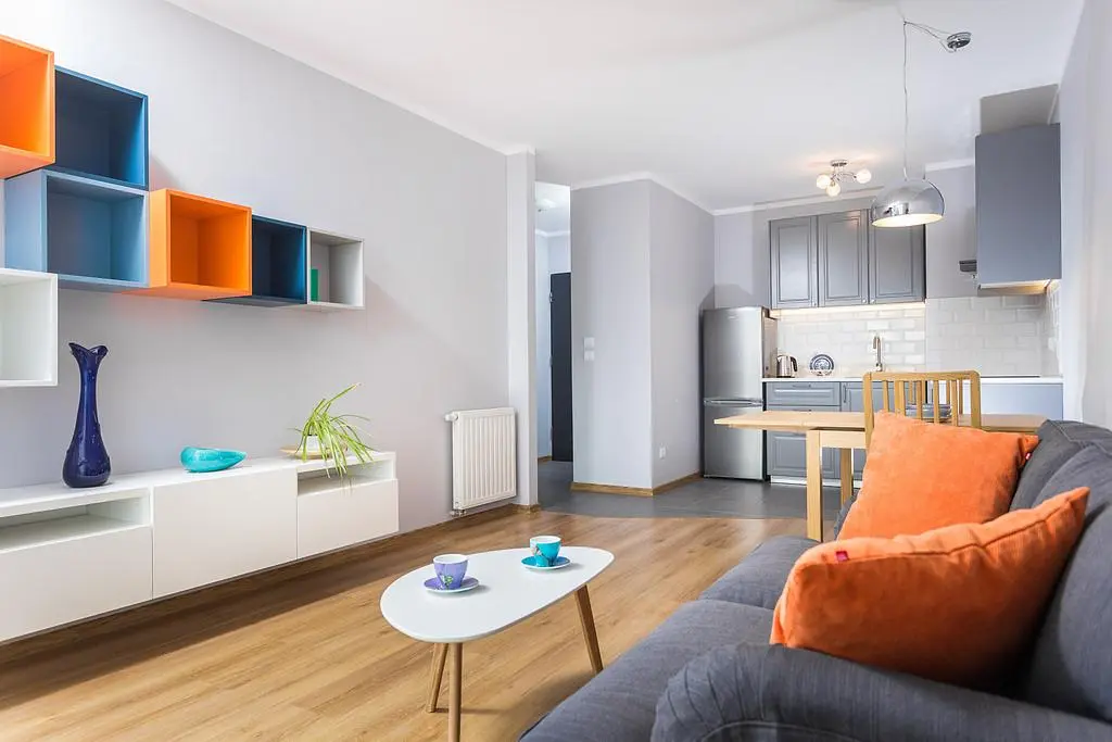 Salon; parquet, lumière naturelle, style moderne