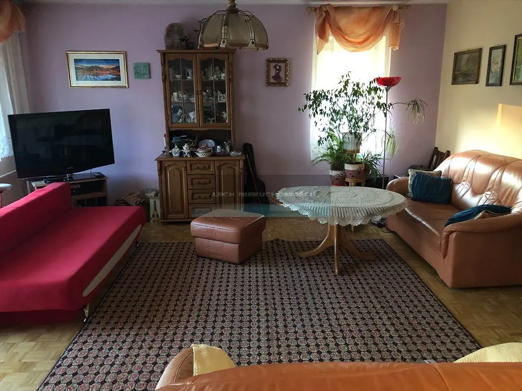 Wohnzimmer; holzboden, tageslicht, moderner stil