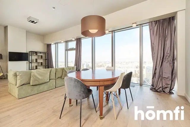 Küche; küchengeräte, holzboden, tageslicht, moderner stil