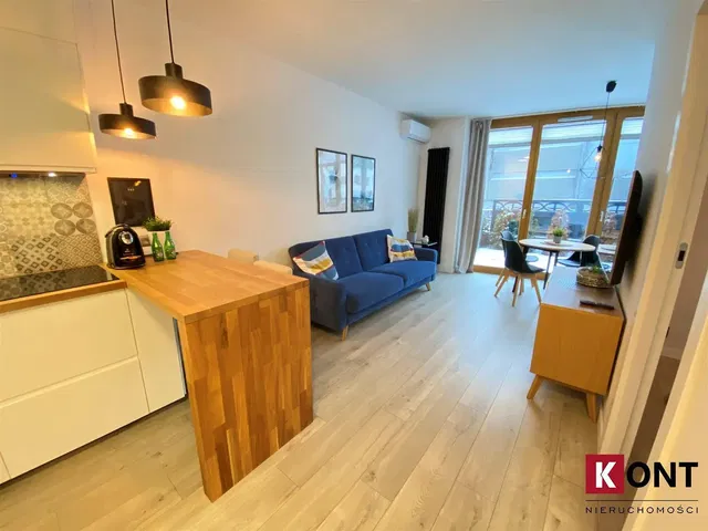 Küche; küchengeräte, holzboden, tageslicht, moderner stil