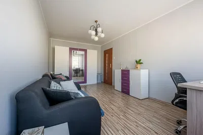 Küche; küchengeräte, holzboden, tageslicht, moderner stil