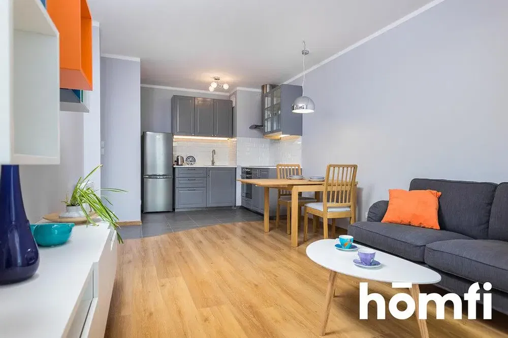 Cuisine; électroménager, parquet, lumière naturelle, style moderne