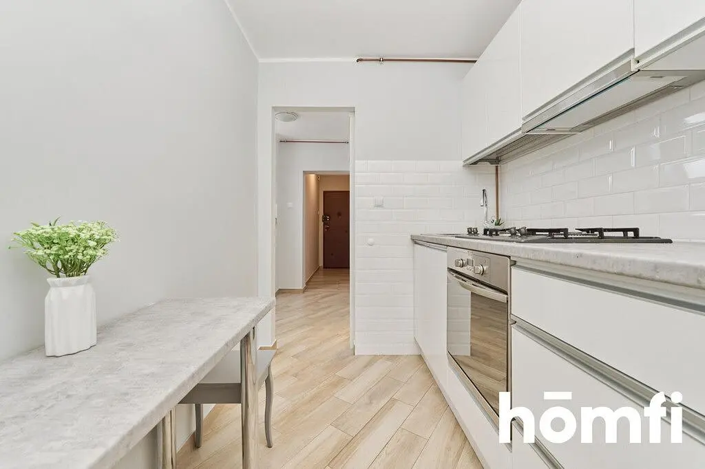 Küche; küchengeräte, holzboden, tageslicht, moderner stil