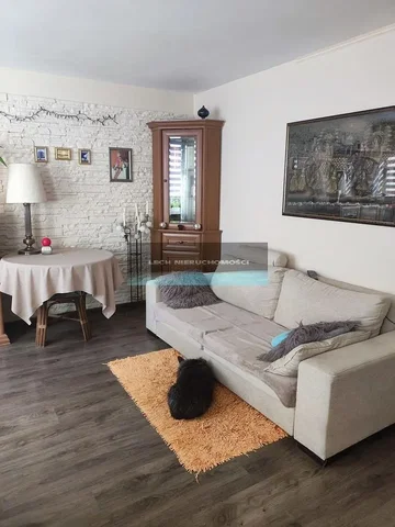 Küche; küchengeräte, holzboden, tageslicht, moderner stil