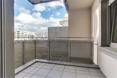 Küche; küchengeräte, holzboden, tageslicht, moderner stil