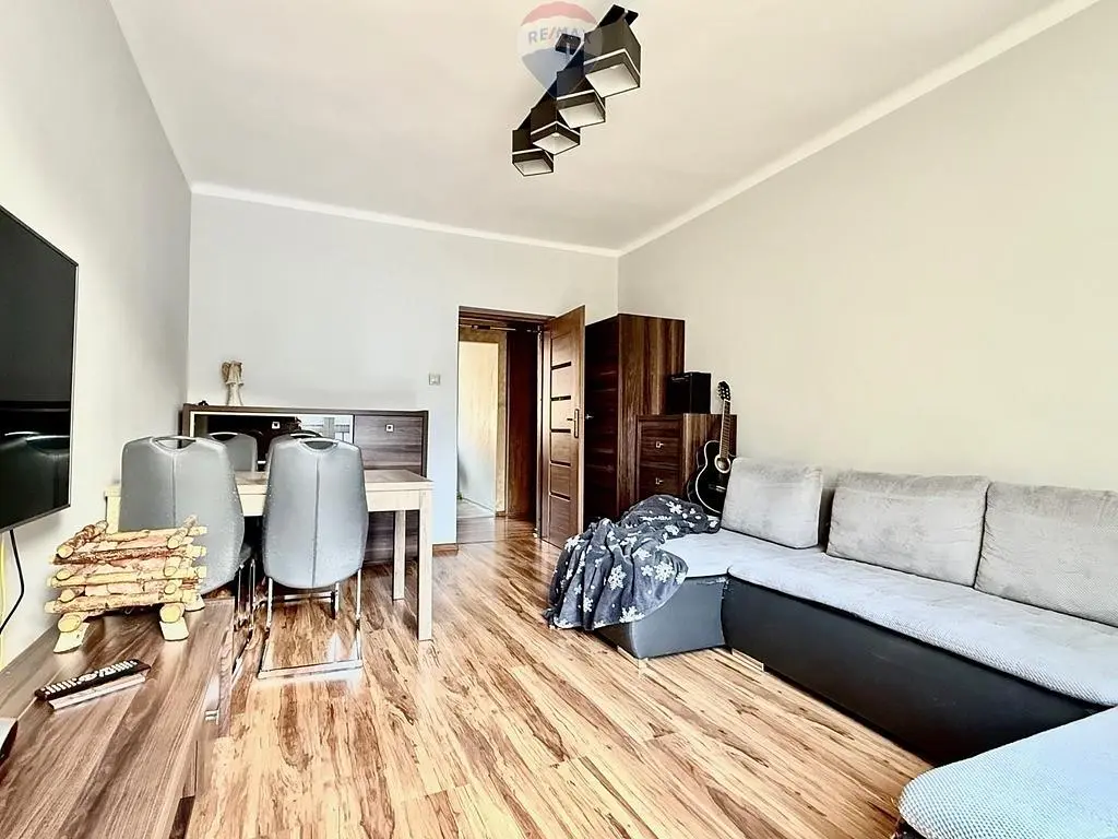 Küche; küchengeräte, holzboden, tageslicht, moderner stil