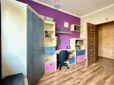 Küche; küchengeräte, holzboden, tageslicht, moderner stil