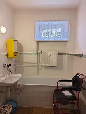 Salon; parquet, lumière naturelle, style moderne