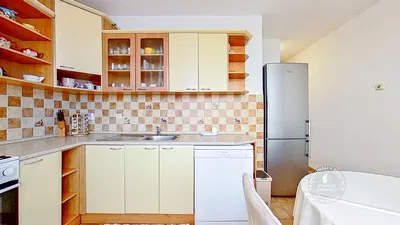 Küche; küchengeräte, holzboden, tageslicht, moderner stil