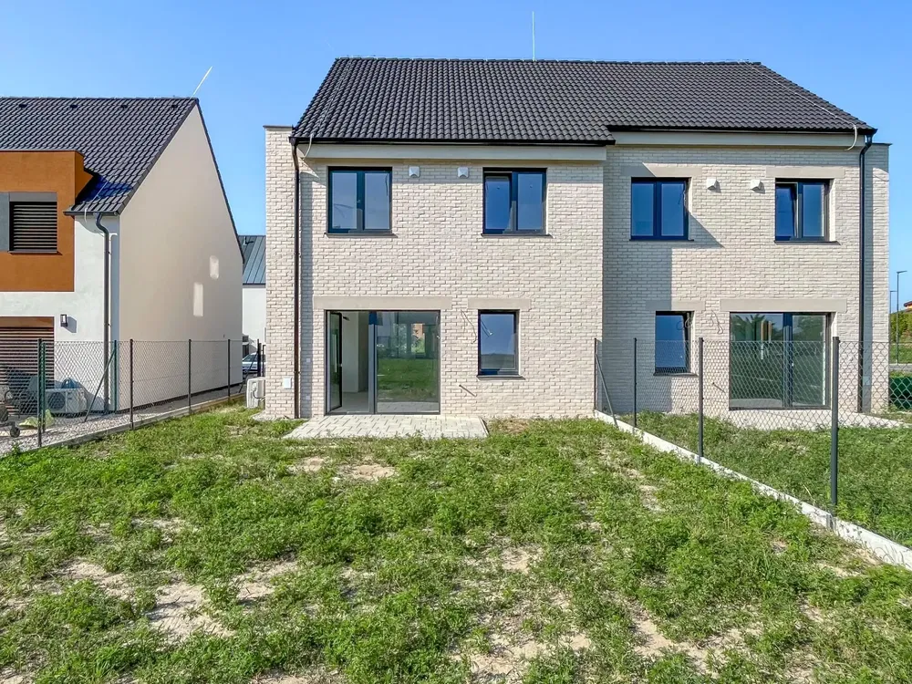 Küche; küchengeräte, holzboden, tageslicht, moderner stil