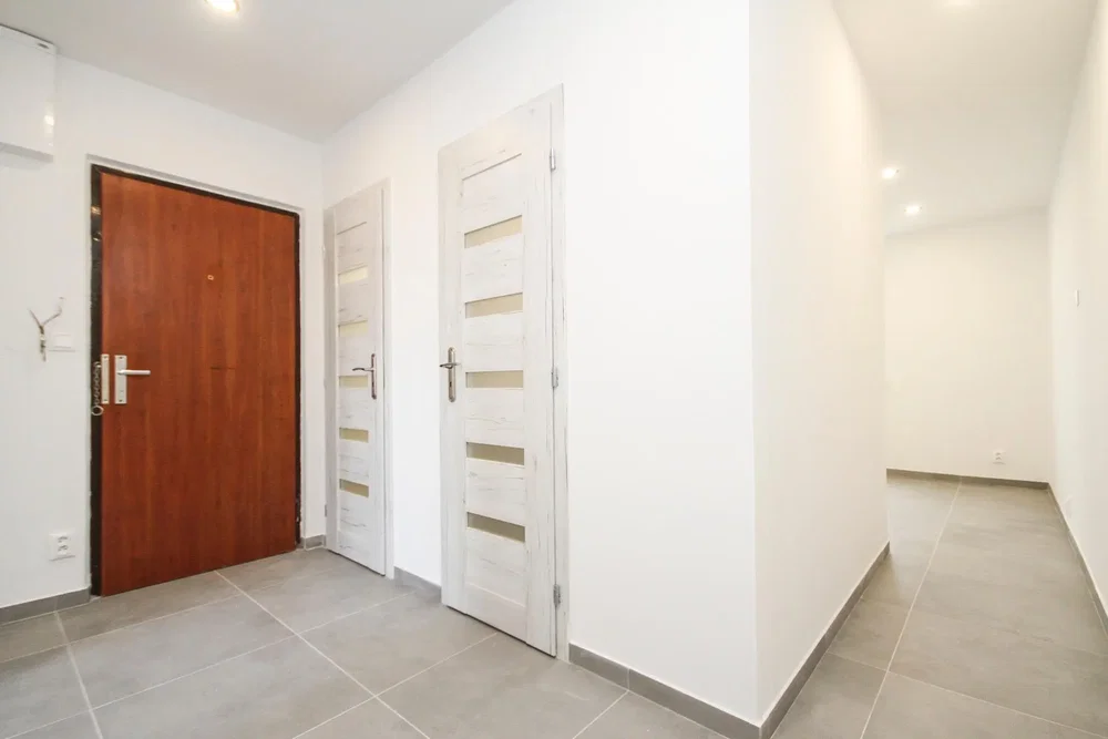 Küche; küchengeräte, holzboden, tageslicht, moderner stil